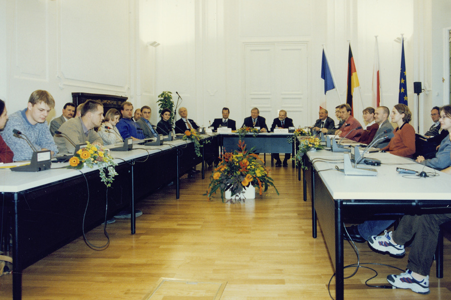 Ministerial meeting on 19 November 1997 between Germany, France and Poland in the Viadrina's premises: German Foreign Minister Klaus Kinkel, French Foreign Minister Hubert Védrine and Polish Foreign Minister Prof. Dr Bronisław Geremek were present.