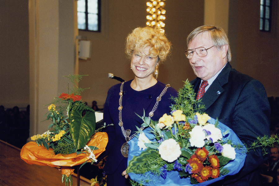 President succeeds Rector: On 11 October 1999, the first Rector of Viadrina, Prof. Dr Hans N. Weiler, hands over his office to Prof. Dr Gesine Schwan.