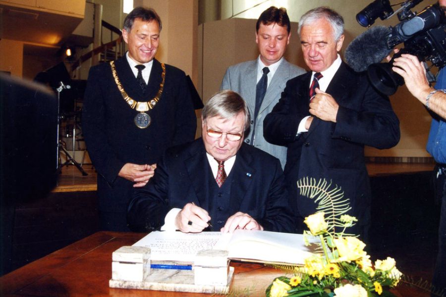 Ceremony for the awarding of honorary citizenship to the now retired first Rector of the Viadrina, Prof. Dr Hans N. Weiler