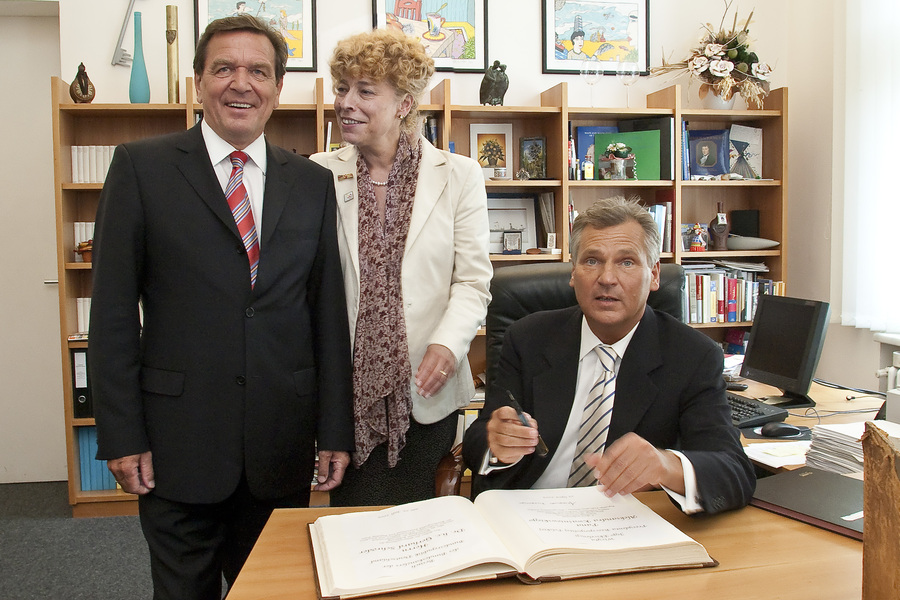 Federal Chancellor Gerhard Schröder and Polish President Aleksander Kwaśniewski meet at Viadrina on 25 July 2005.