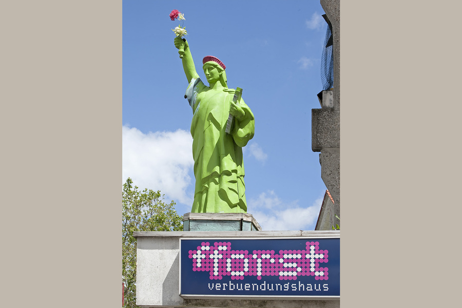 The sponsorship prize, which is awarded at the Viadrina Prize ceremony, goes 2006 to the "Verbuendungshaus fforst" for the housing project "Intercultural Slab".