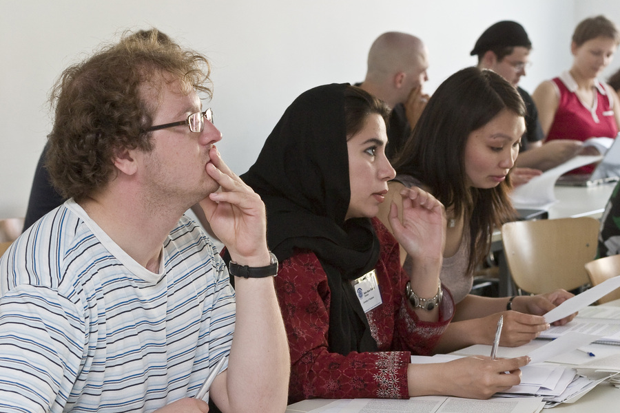 From 18 June to 6 July 2007, the „Viadrina Summer University” takes place, focusing on the topic of „Religion and Modernity”.