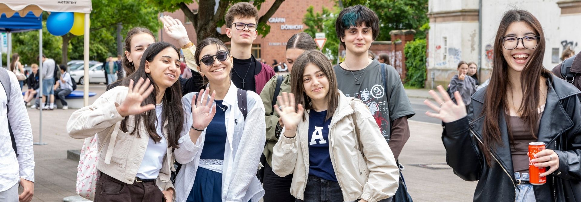 Osoby zainteresowane studiami odkrywają kampus Viadriny