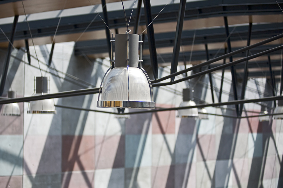 die Lampen im graefin-doenhoff-gebaeude-innensansicht
