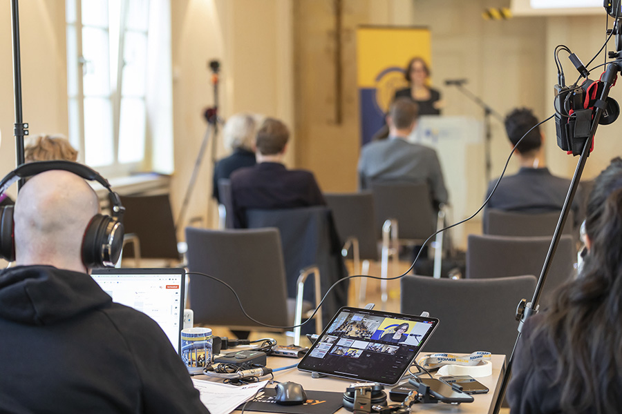 technische Aufnahme einer Konferenz im Senatssaal