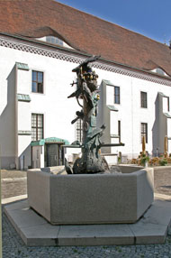 Brunnen am Rathaus 58 ©Heide Fest