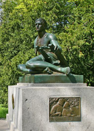 Kleistdenkmal im Park ©Heide Fest