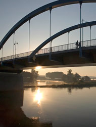 Die Oder am Morgen, Sonnenaufgang, Oderbrücke ©Heide Fest